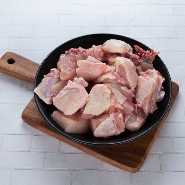 Fresh Chicken Curry Cut with Skin (Aprox 1Kg)